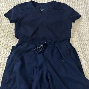 NAVY BLUE MEDCOUTURE SCRUBS XS TOP | S JOGGERS